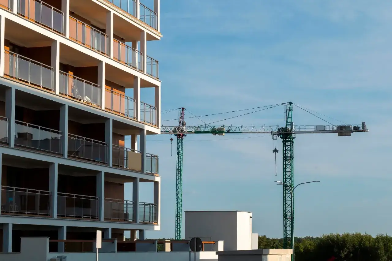 Deweloper podniósł cenę? Sprawdź, kiedy to legalne i co robić