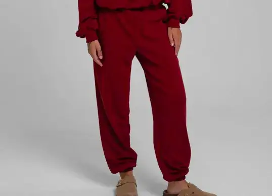 Modne i wygodne: dresowe spodnie damskie na wiele okazji