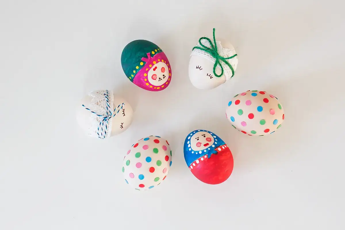 Czy jajka można malować farbami? Bezpieczne metody i kreatywne inspiracje