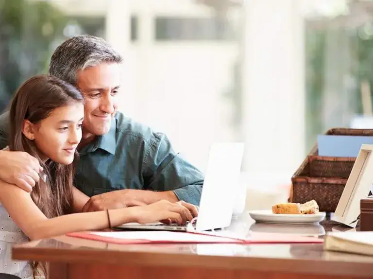 Jak napisać życiorys do szkoły średniej, by wyróżnić się na tle konkurencji