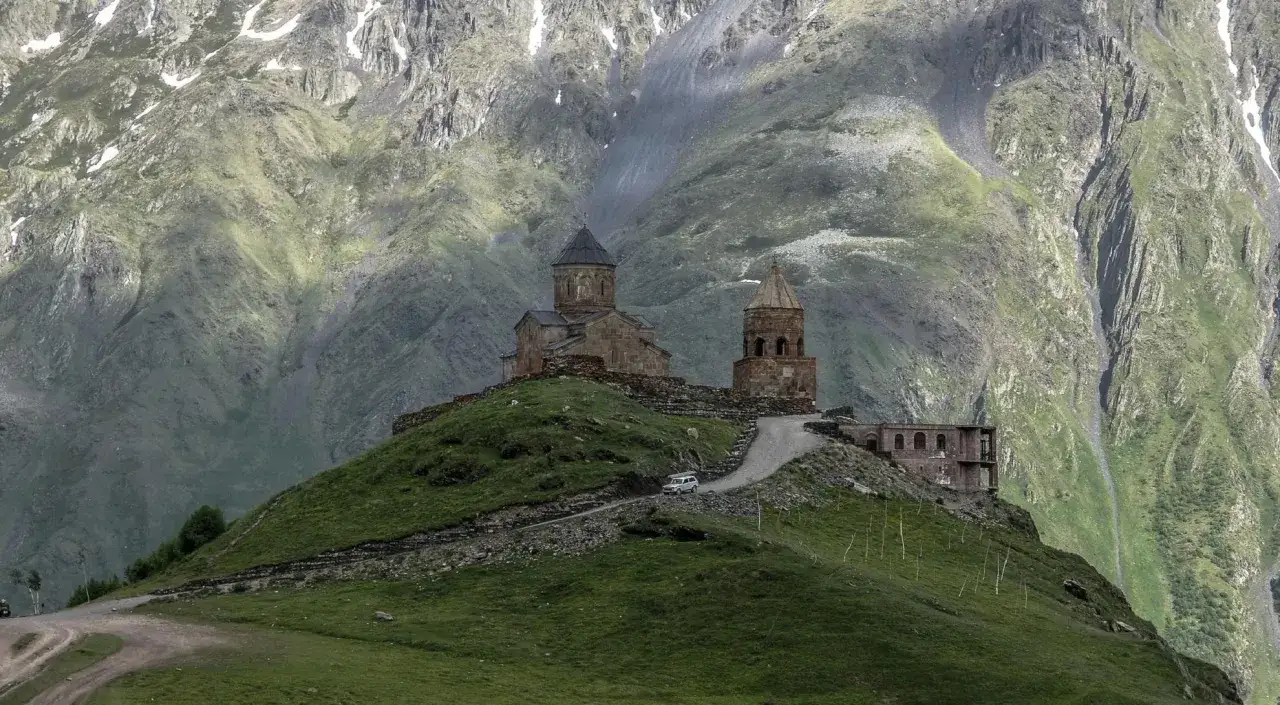 Z jakim biurem podróży do Gruzji? Najlepsze oferty i porady