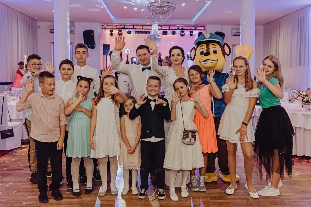 Ile kosztuje animator dla dzieci na weselu? Sprawdź ceny i oferty