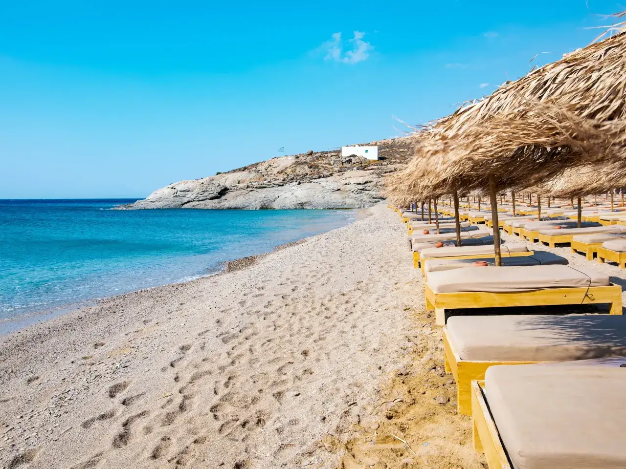 Noclegi nad morzem 2026: Ceny, ukryte koszty i jak zaoszczędzić