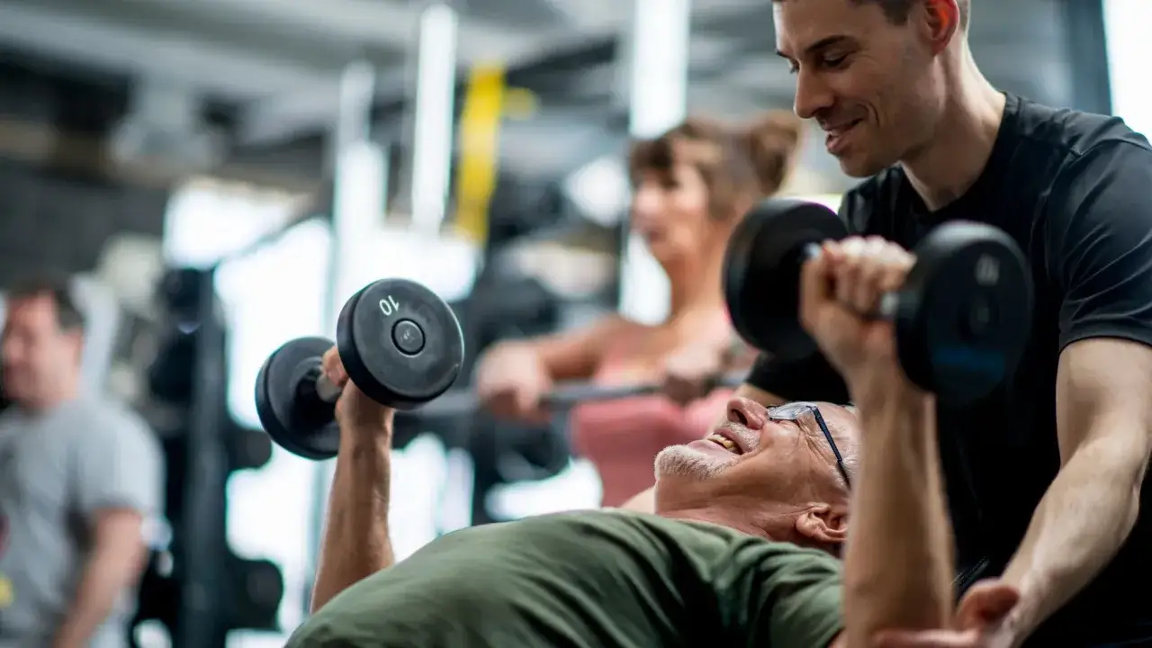 Ile kosztuje trening z trenerem personalnym? Poznaj ceny i oszczędności