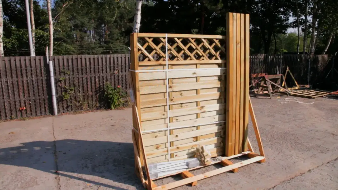 Jak zamontować płot lamelowy na balkonie bez błędów i problemów