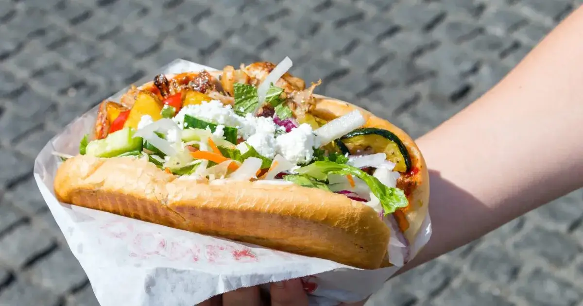 Ile kalorii ma duży kebab? Rozkładamy go na czynniki pierwsze!