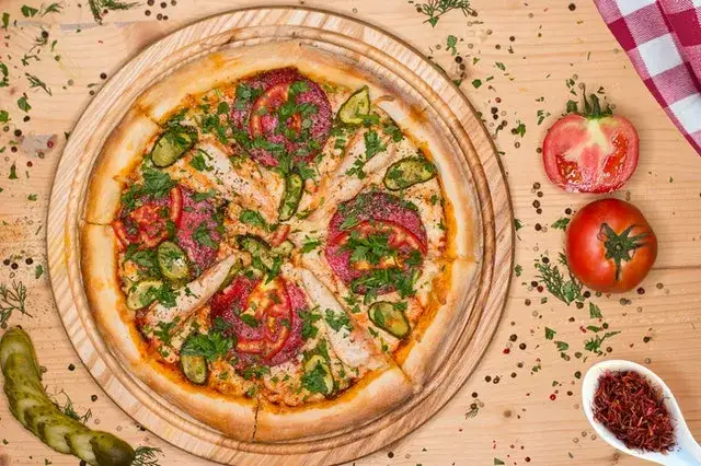 Czy pizza jest niezdrowa? Odkryj, jak składniki wpływają na zdrowie