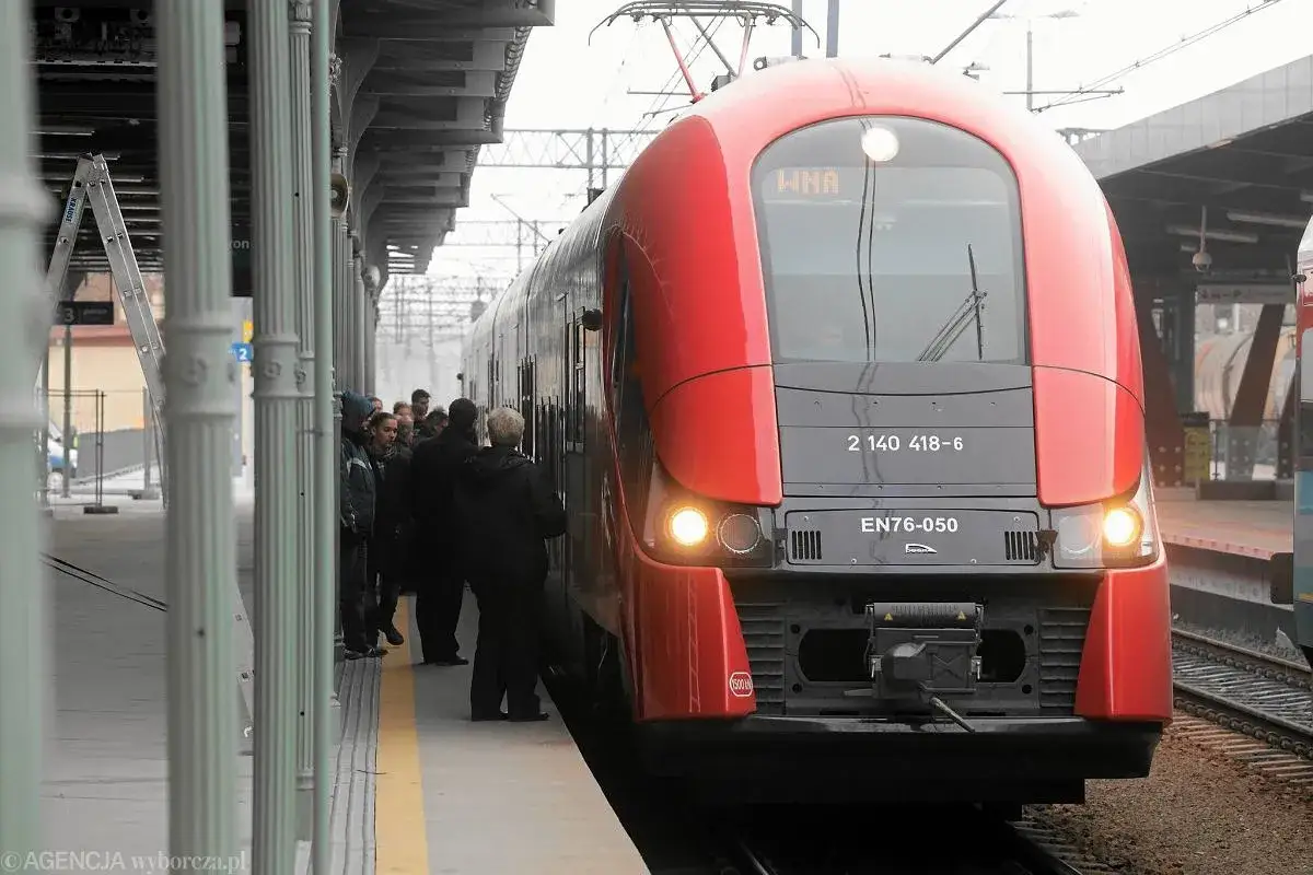 Arriva Gdańsk: Pociągi czy autobusy? Jak znaleźć odjazd?