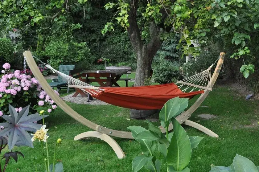 Jak zamontować hamak na balkonie bez wiercenia - proste kroki