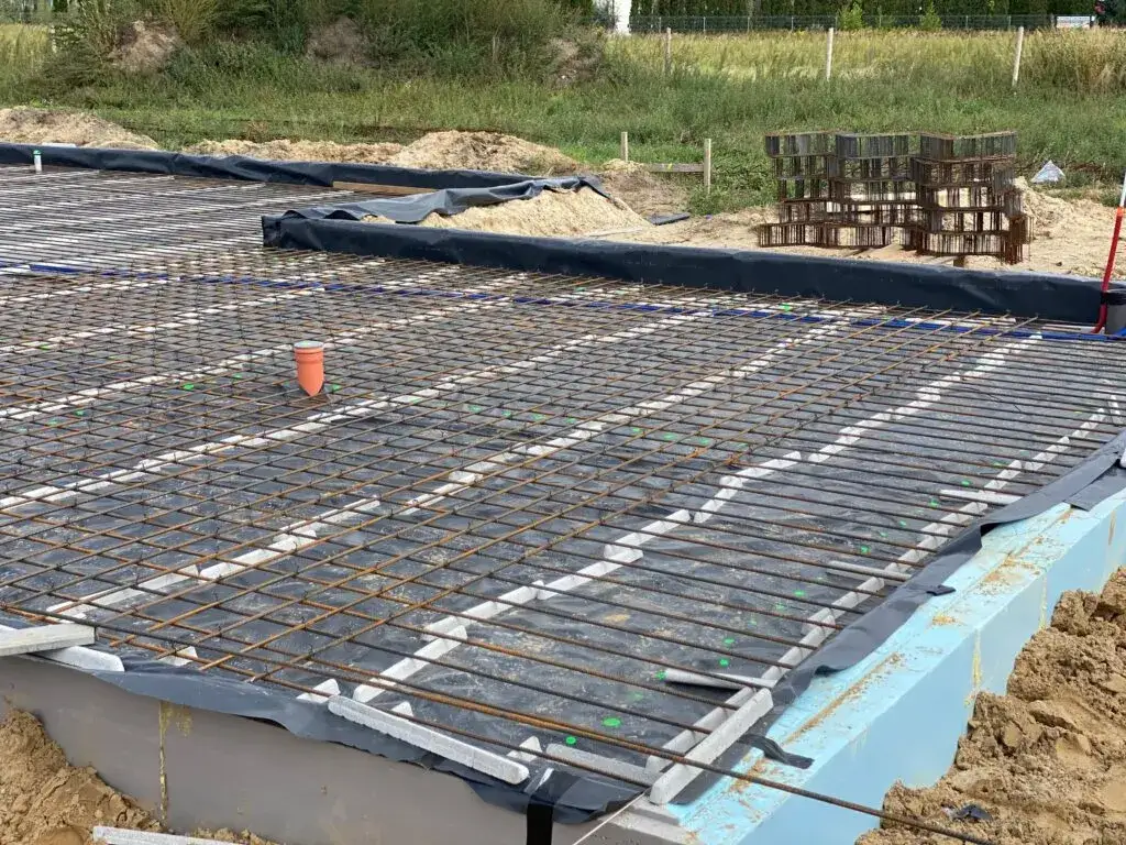 Przekrój Płyty Fundamentowej | Jak Prawidłowo Wykonać W Żwirowcu, Pod Rurami Wodnymi lub Na Podłożu Słabym Niespoistym