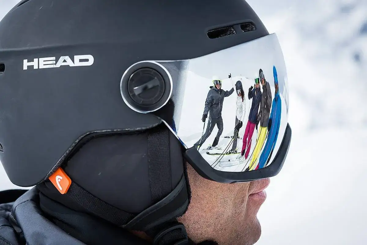 Kask z goglami na narty: Zintegrowany czy klasyczny? Co wybrać?