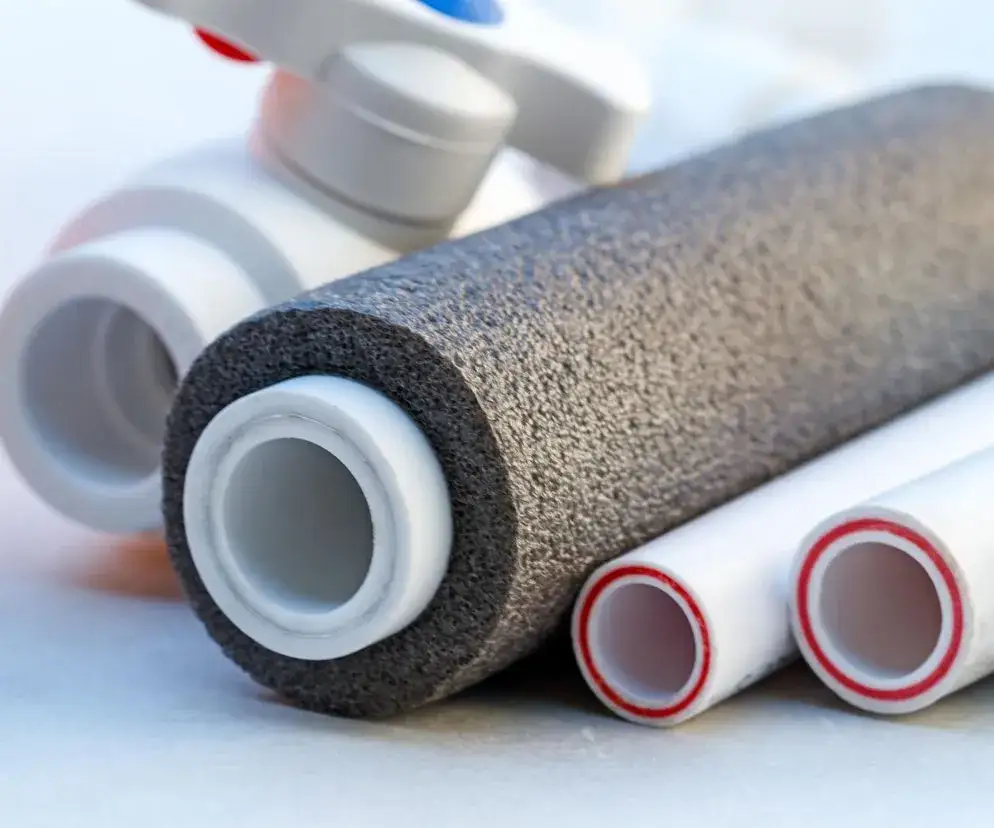 Izolacja rur co w posadzce: unikaj strat ciepła i kondensacji