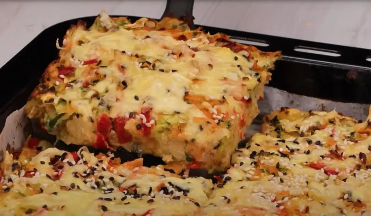 Zapiekanka warzywna z serem i sezamem – idealna odpowiedź na pytanie, co w piątek na obiad zamiast ryby.