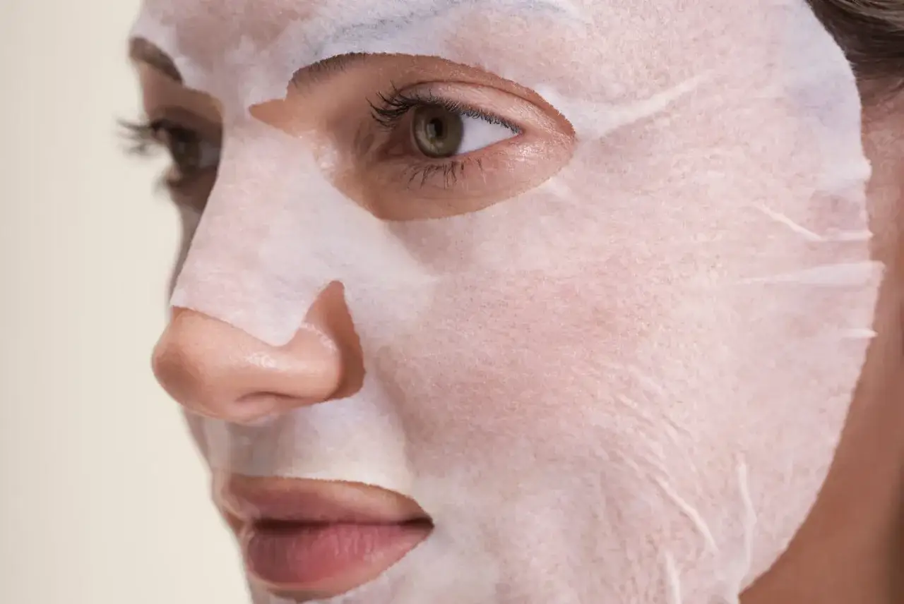 Czy makijaż niszczy cerę? Prawda i 4 błędy, których unikniesz!