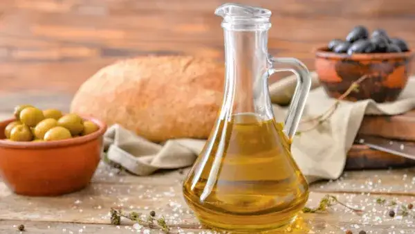 Ile kcal ma oliwa z oliwek? Sprawdź kaloryczność i zdrowie