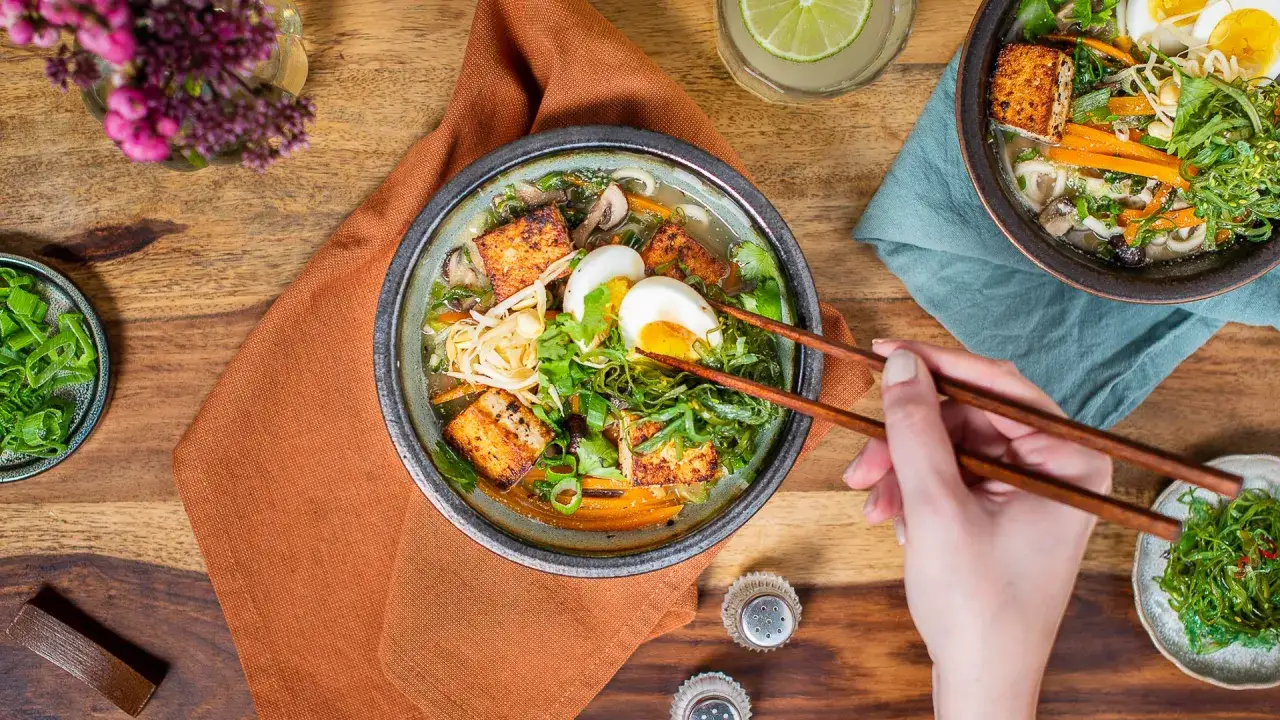 Czy tofu można mrozić? Tak! Poznaj sekret lepszej tekstury i smaku.