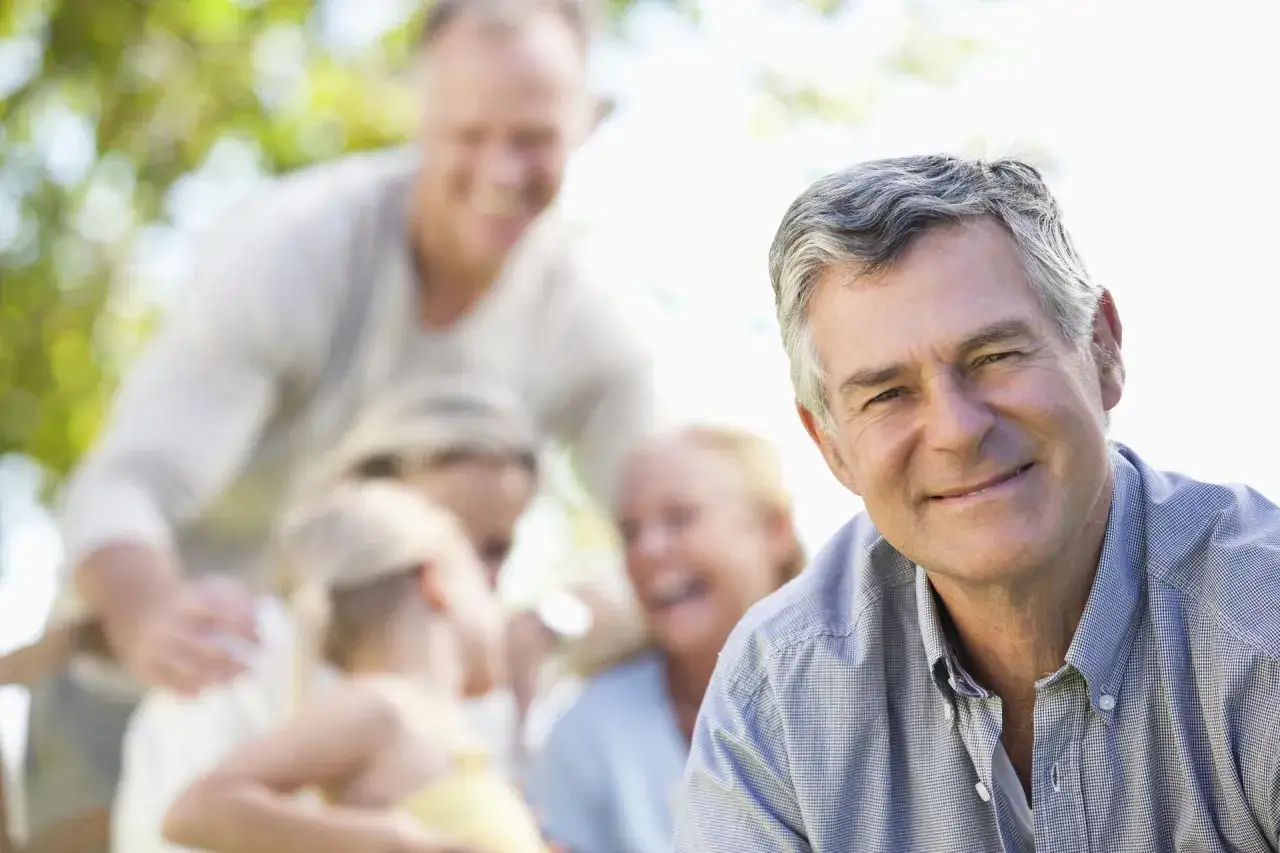 Karta Dużej Rodziny dla seniora: Jak zyskać dożywotnie zniżki?