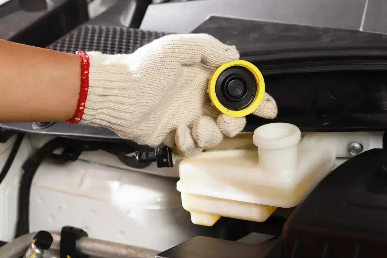 Motul DOT 5.1 vs DOT 4: Czy dopłacać? Pełny przewodnik