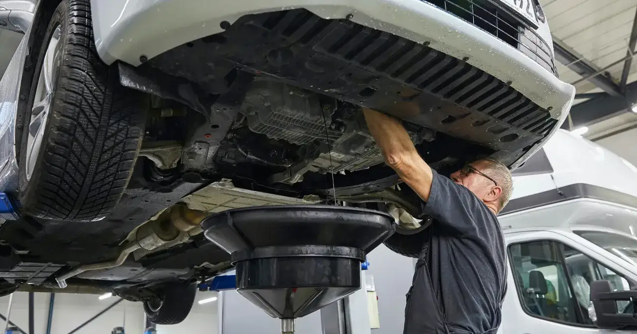 Kiedy wymiana oleju w nowym samochodzie, aby uniknąć kosztownych napraw?