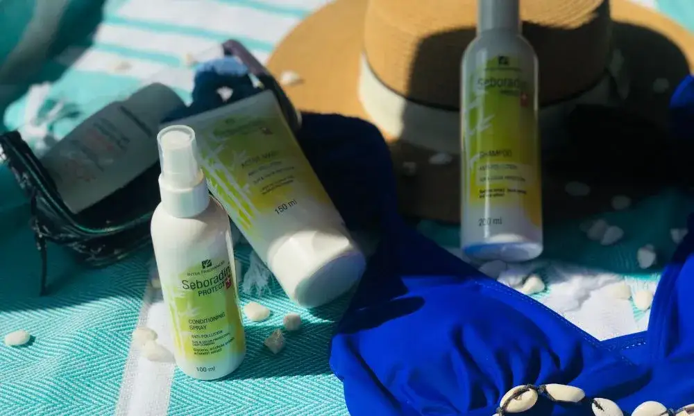 Jakie kosmetyki na wakacje? 10 niezbędników do walizki