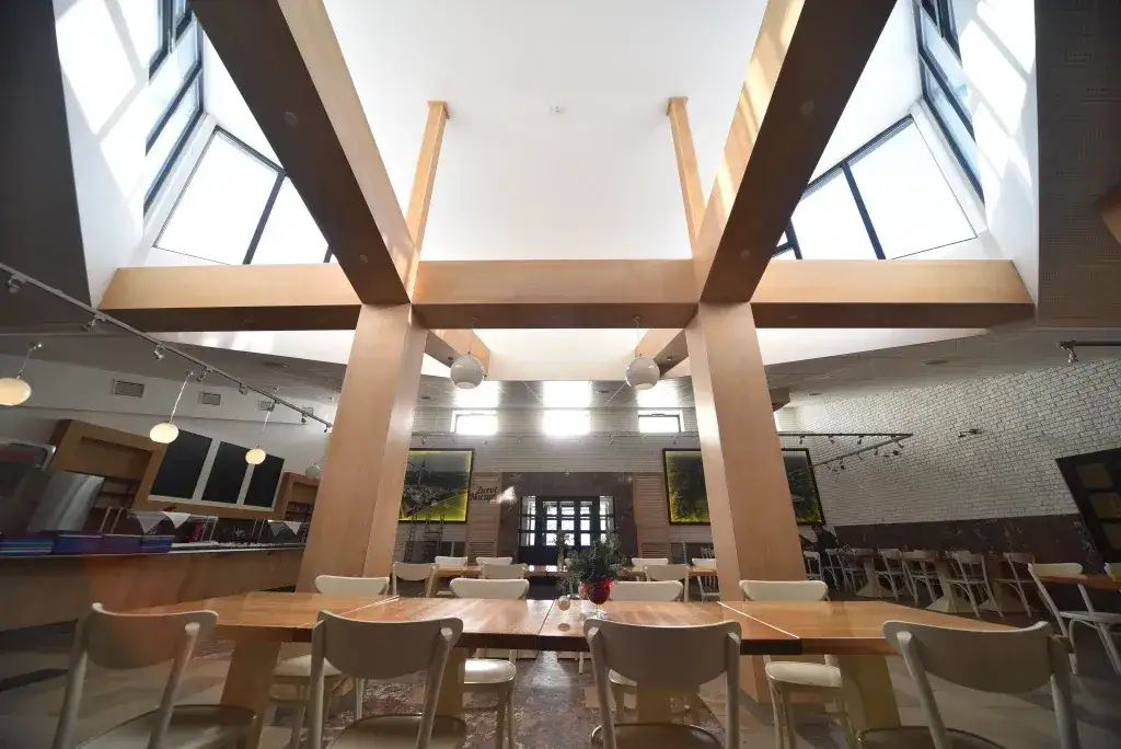 Gdzie zjeść w Jasnej Górze? Odkryj najlepsze miejsca na posiłek