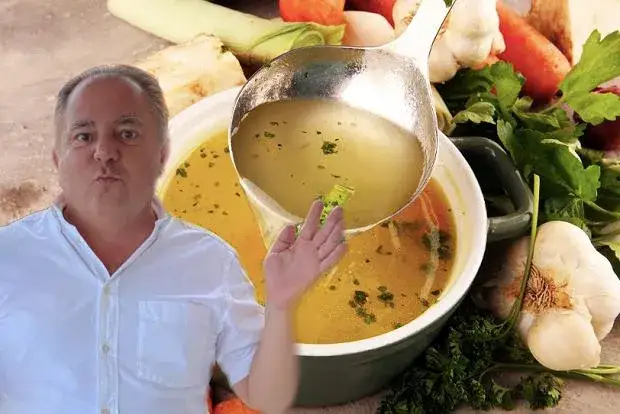 Rosół jak z restauracji? Odkryj sekrety klarowności i głębi smaku