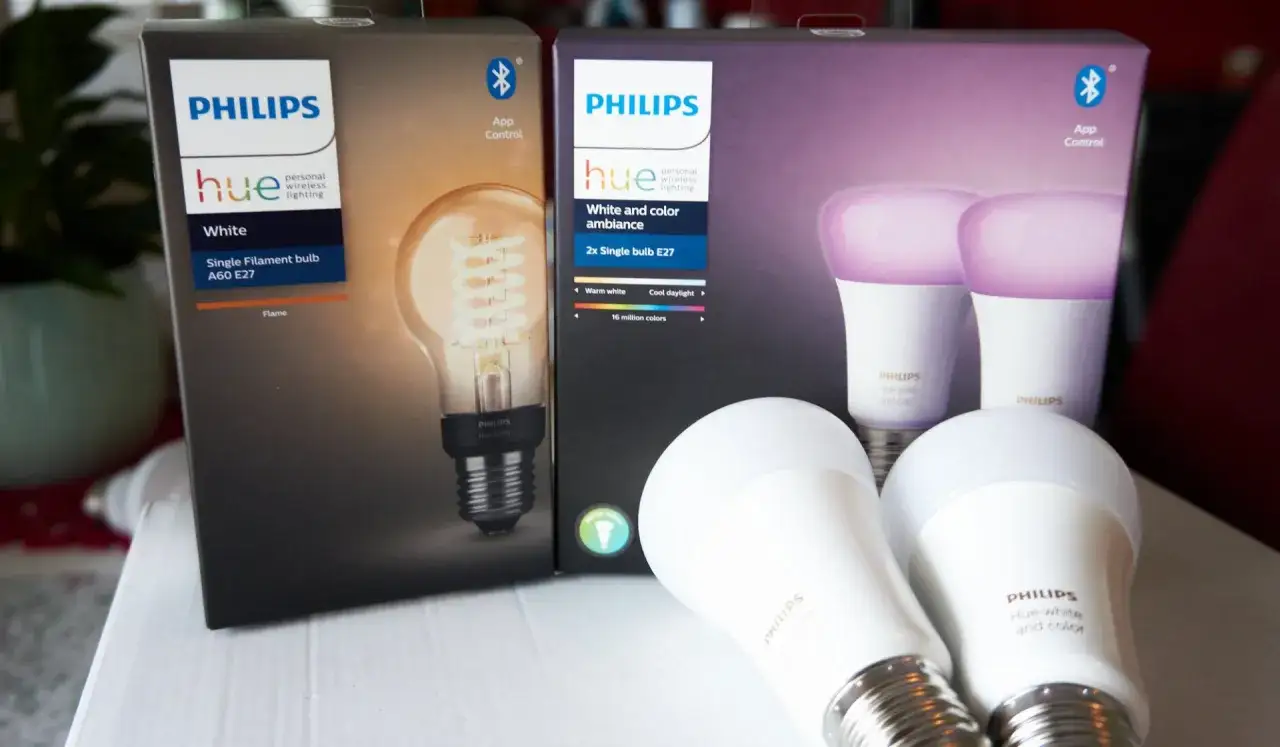 Philips Hue - inteligentne oświetlenie, które tworzy smart life po polsku. Żarówki białe i kolorowe.