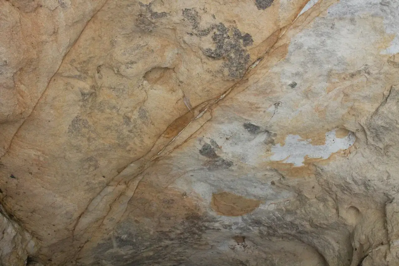 Skuteczne sposoby na czyszczenie piaskowca i unikanie uszkodzeń