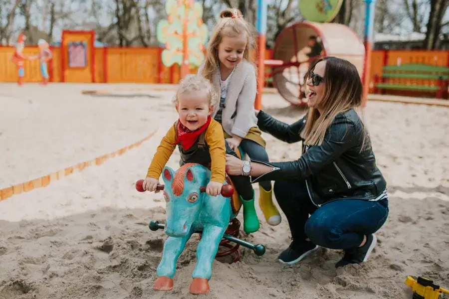 Co można robić na placu zabaw? Odkryj najlepsze zabawy dla dzieci