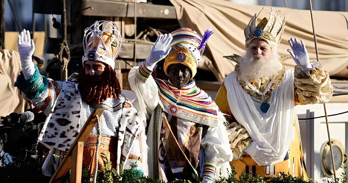 Kto przynosi prezenty w Hiszpanii? Odkryj niezwykłe tradycje!