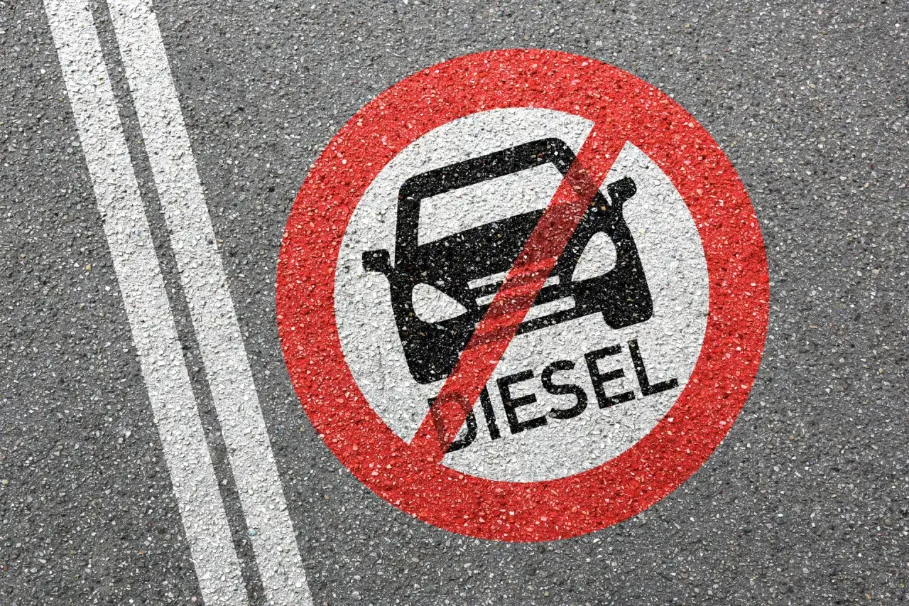 Diesel czy benzyna 2026? Oszczędź na lata: koszty, SCT i regulacje!