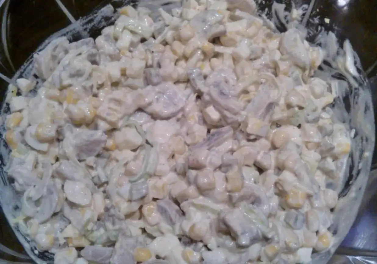 Sałatka z pieczarek, pora, jajek: przepis i sekrety idealnego smaku