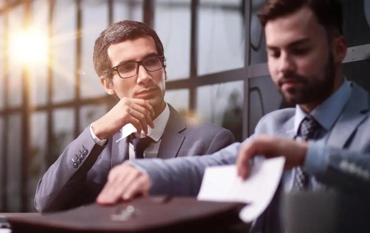 Sąd za długi? Jak się przygotować i spokojnie przejść przez proces