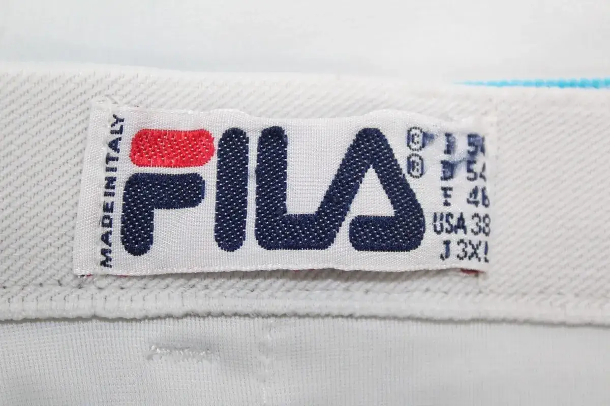 Oryginalna metka Fila z napisem "MADE IN ITALY" i rozmiarem J 3XL.