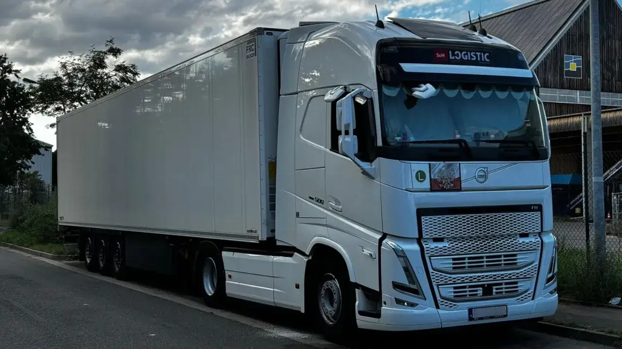 Kierowca ciężarówki: Jak zdobyć prawo jazdy C już od 18 lat?