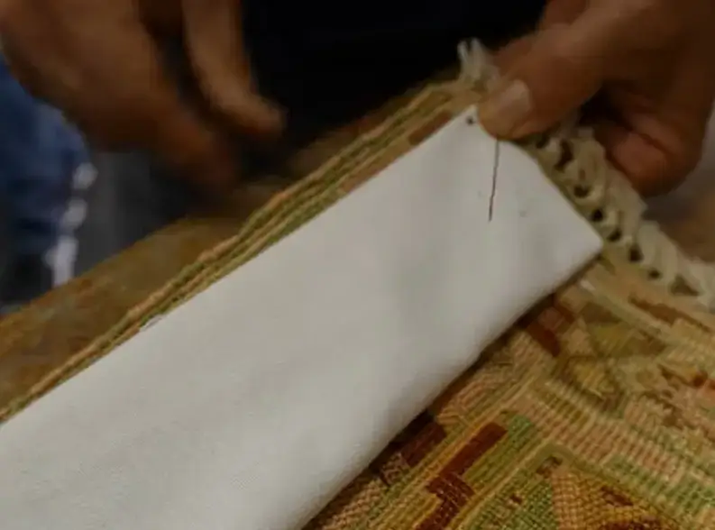 Jak powiesić dywan na ścianie: praktyczne porady i niezbędne akcesoria