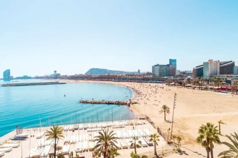 Barcelona nad Morzem Balearskim: Plaże, sekrety i wskazówki