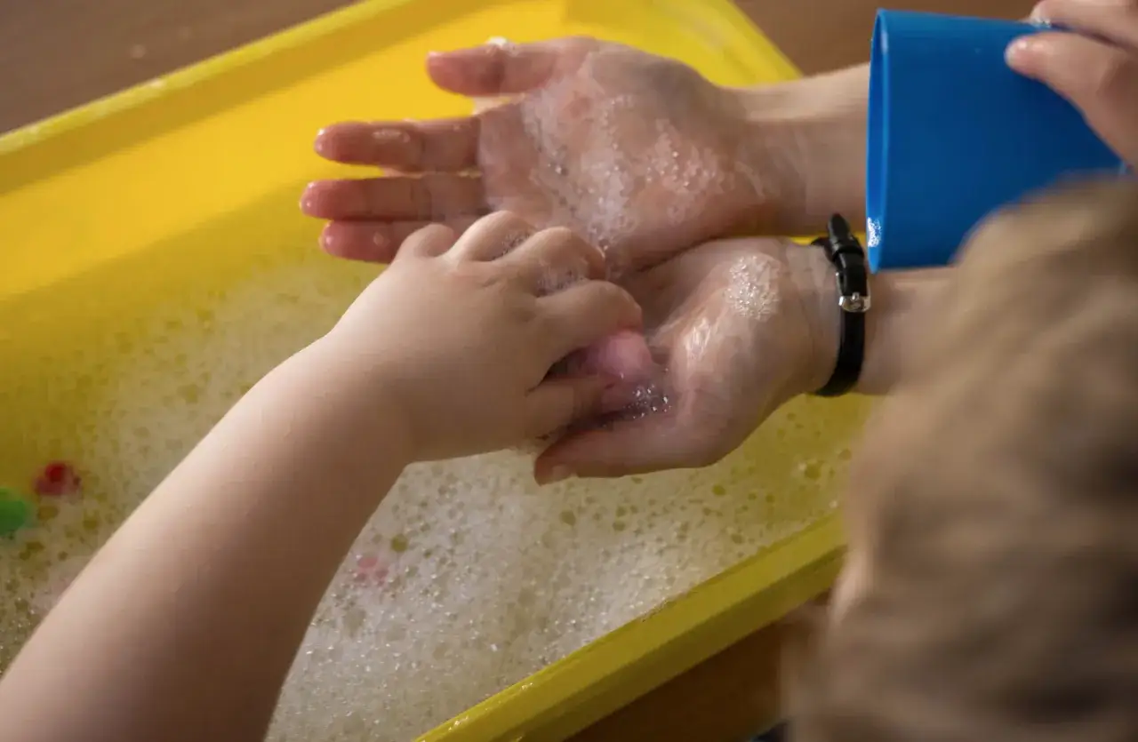 Dziwne reakcje dziecka? Objawy zaburzeń integracji sensorycznej