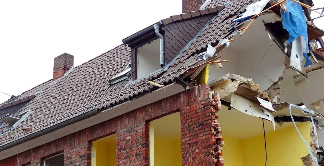 Osiadanie budynku ile trwa? Poznaj kluczowe czynniki wpływające na czas