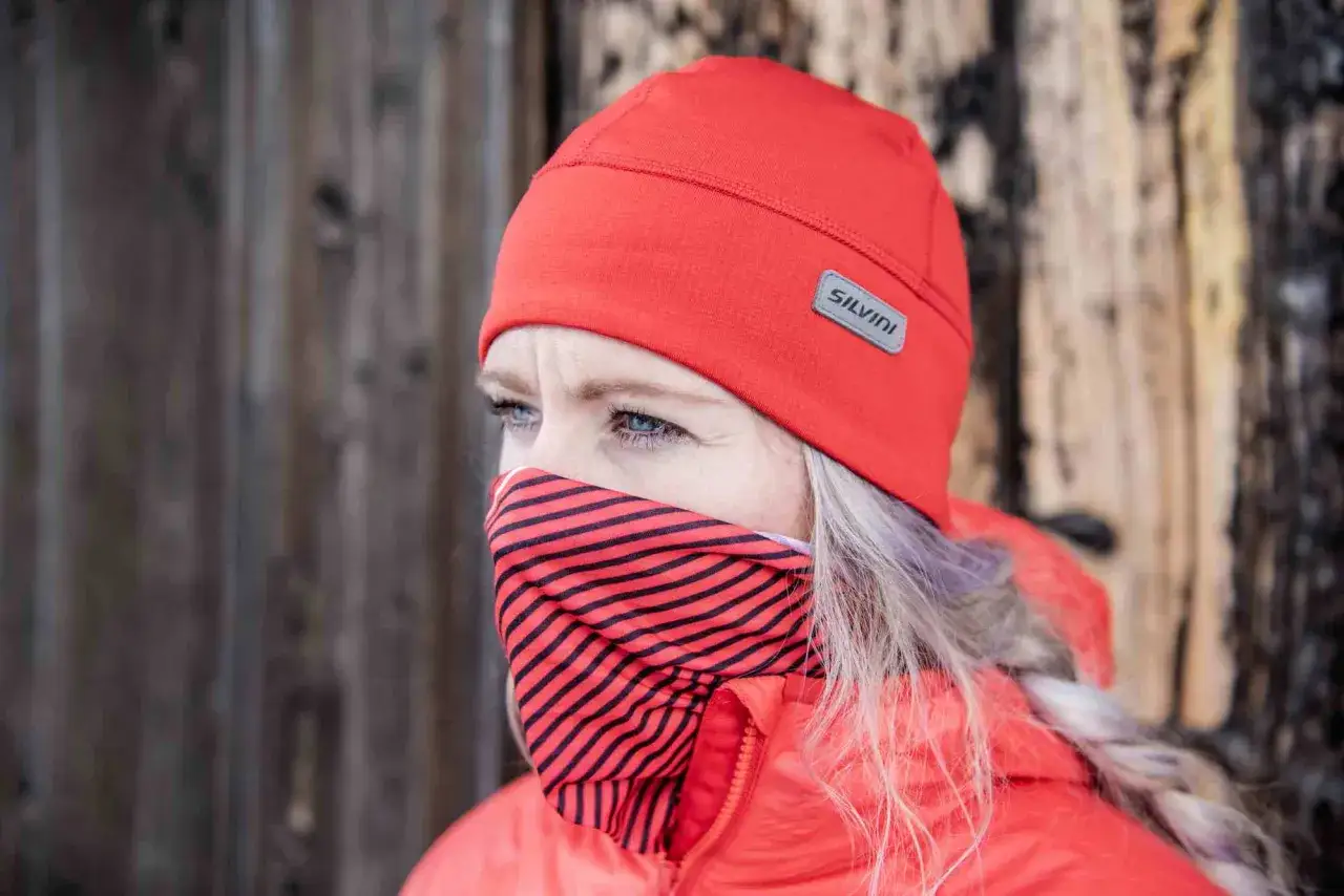 Czapka na narty damska: Wybierz idealną! Komfort, styl i ciepło