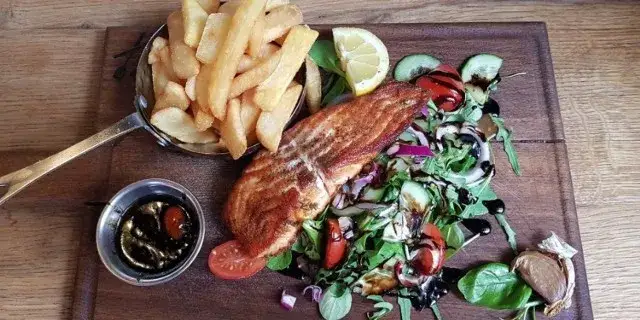 Gdzie zjeść w Łomży? Przewodnik po najlepszych restauracjach na każdą okazję