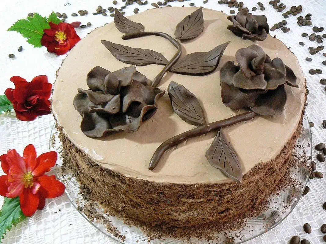 Czekoladowe ozdoby na tort jak zrobić: proste metody i porady