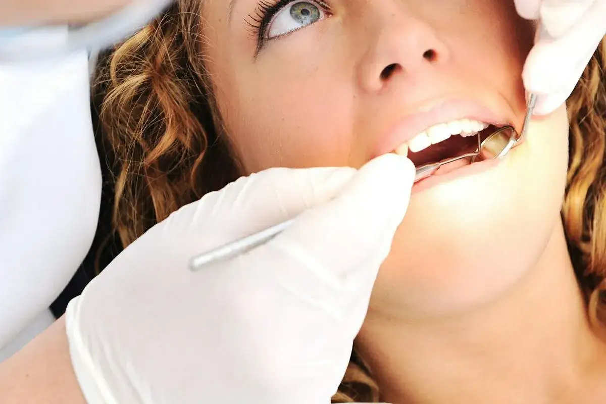 Zęby na NFZ: Co refunduje Fundusz? Sprawdź zakres usług