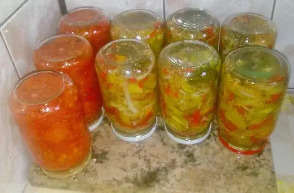 Jak zrobić sałatkę z zielonych pomidorów - prosty przepis na zimę