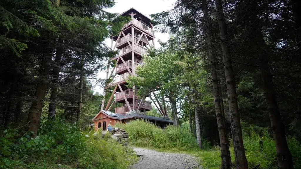 Góra Orlica: malowniczy szczyt dla miłośników górskich wędrówek