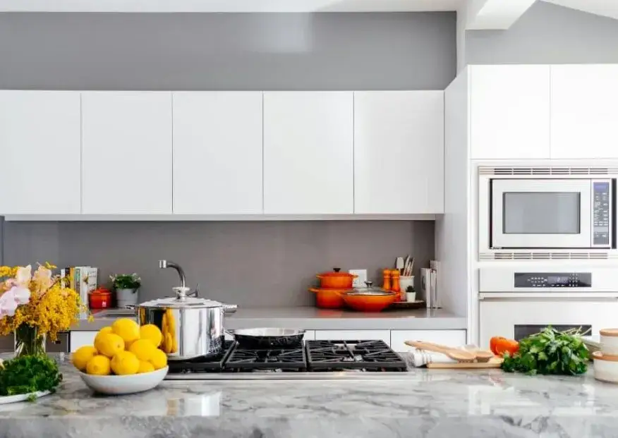 Jaki koszt kuchni na wymiar? Zaskakujące ceny i czynniki wpływające na wydatki