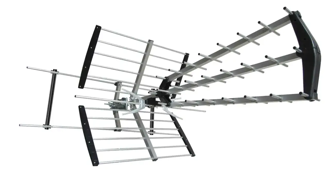 Antena DVB-T z elementami odbiorczymi na białym tle.