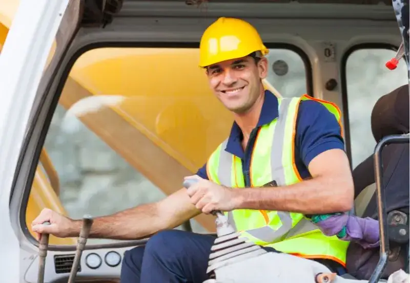 Ile zarabia operator koparki w Niemczech 2025? Stawki netto i brutto