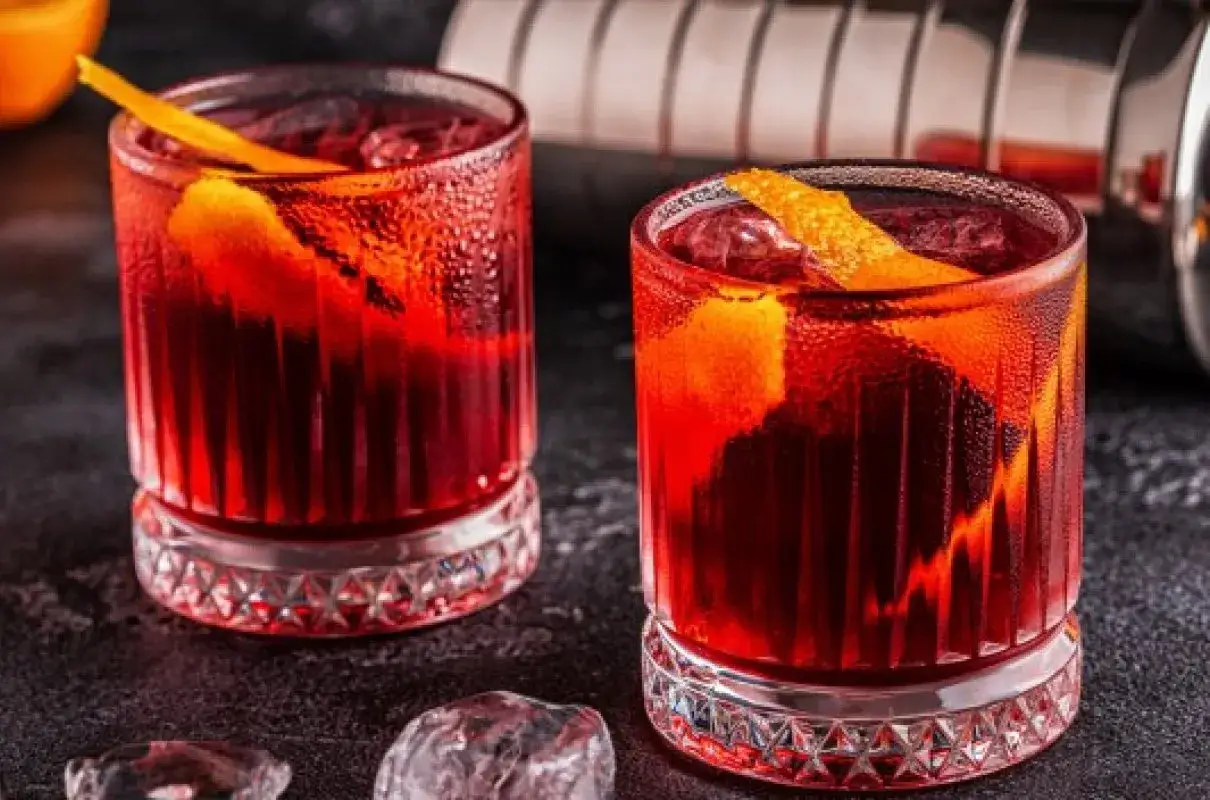 Najlepsze drinki z winem, które zaskoczą Twoich gości i ożywią imprezę