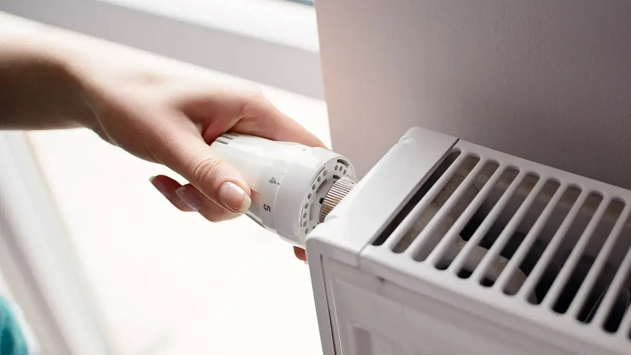 Jakie grzejniki do pompy ciepła wybrać? Opinie i porady użytkowników